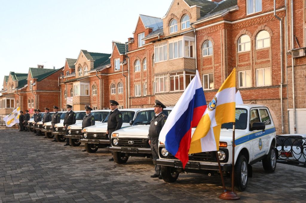 Вручение ключей от автомобилей инспекторам краевых отделов Гостехнадзора министерства сельского хозяйства Ставрополья