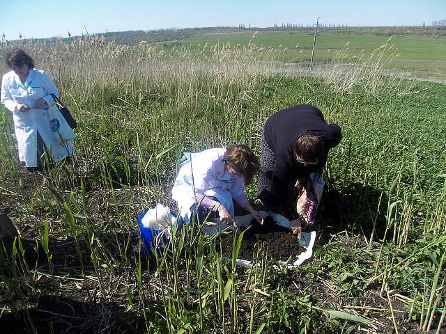 Обследование и отбор проб почвы под разработку проекта на рекультивацию ранее не используемого земельного участка. Специалисты агрохимцентра «Ставропольский»