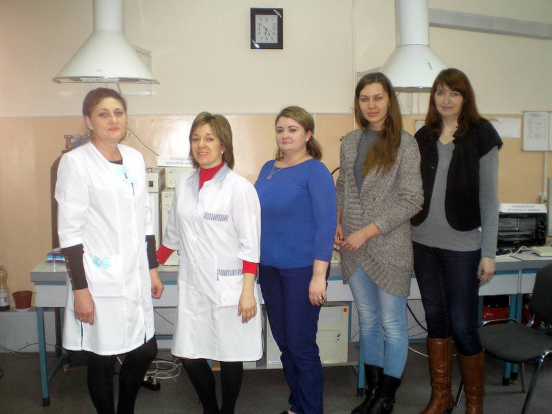 Сотрудники испытательной лаборатории и гости из Краснодара