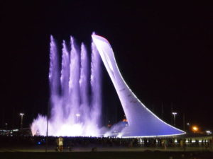Танцующие фонтаны - цветомузкальное представление каждый вечер в олимпийском парке
