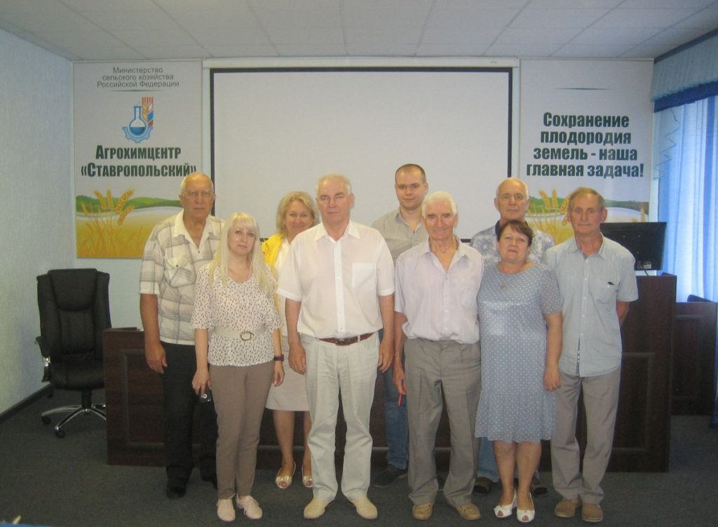 Заведующий сектором ПуиО  Н.А. Зеленский и районные агрохимимики на семинаре-совещании