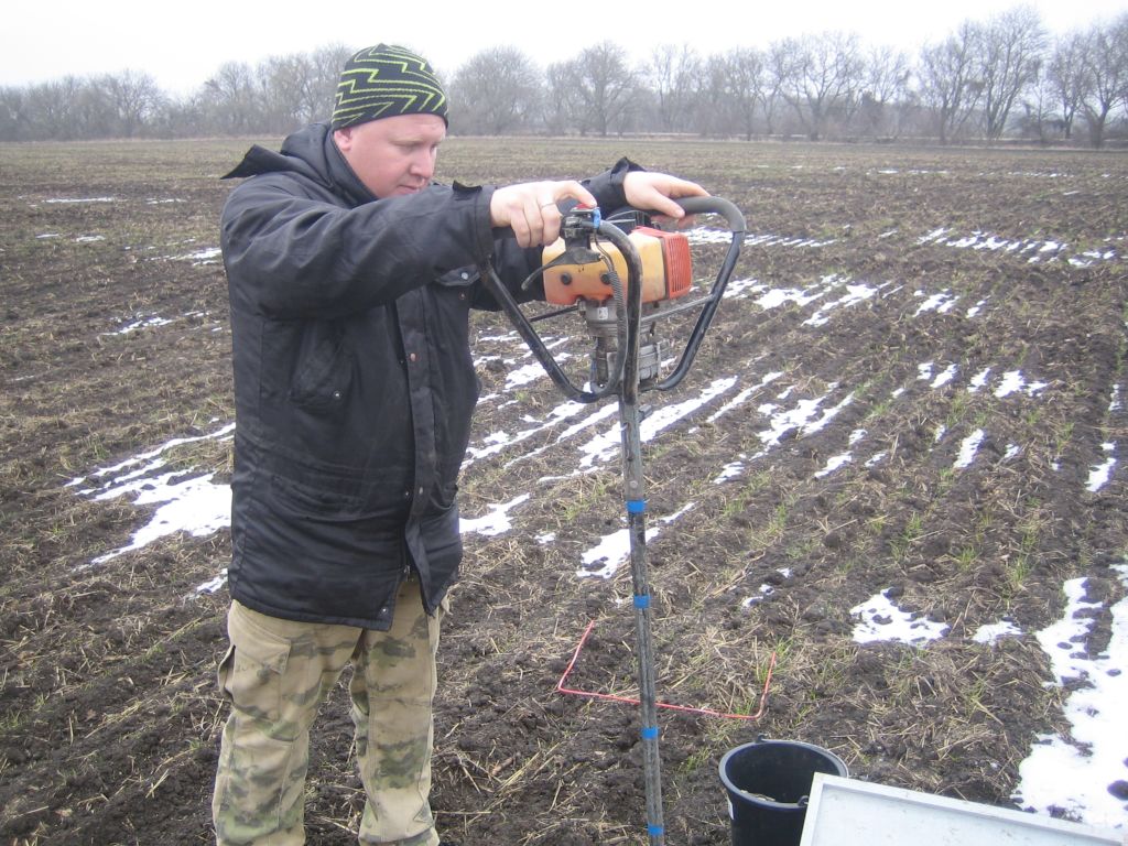 Отбор почвенных образцов в метровом слое почвы в Кировском городском округе